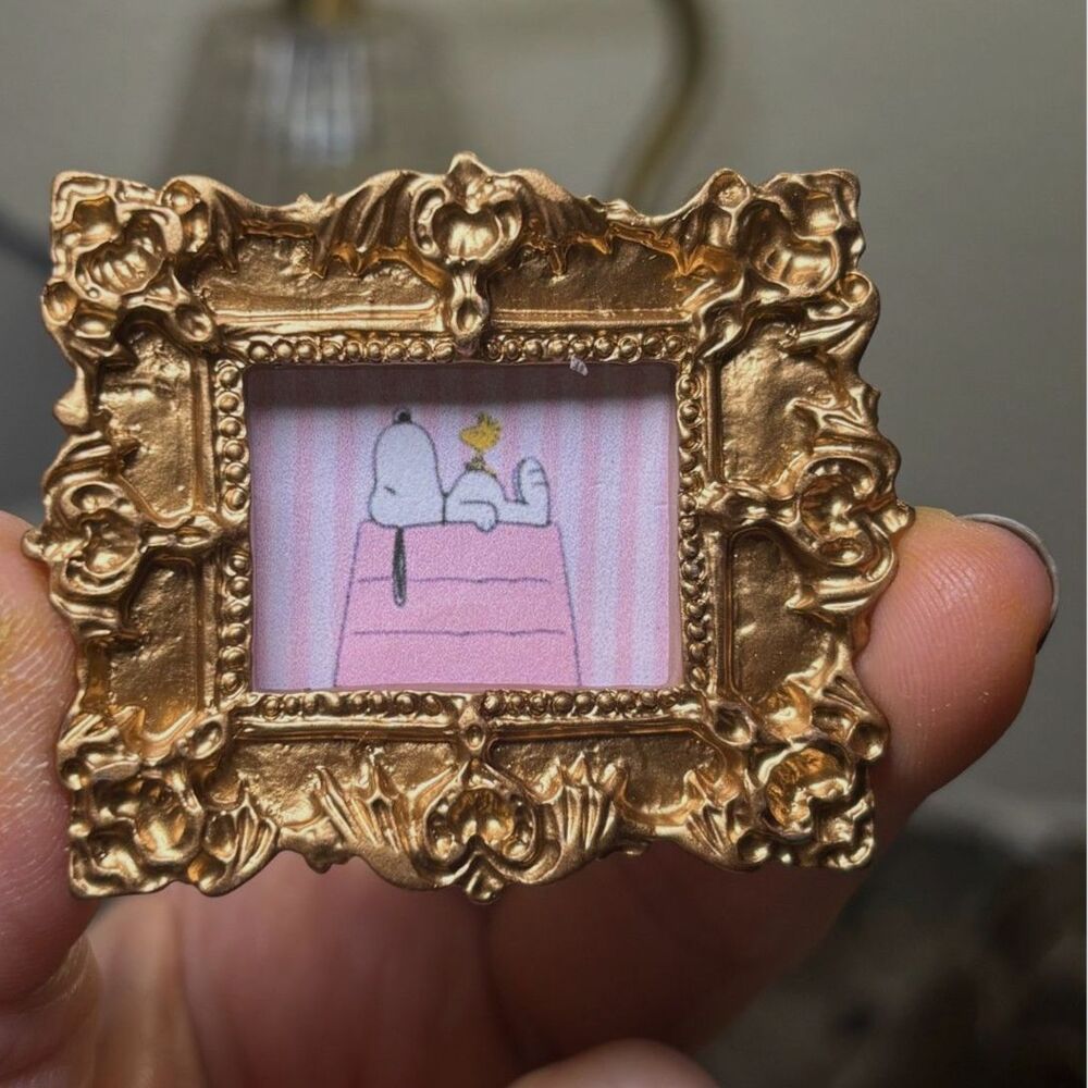 Snoopy In gold frame